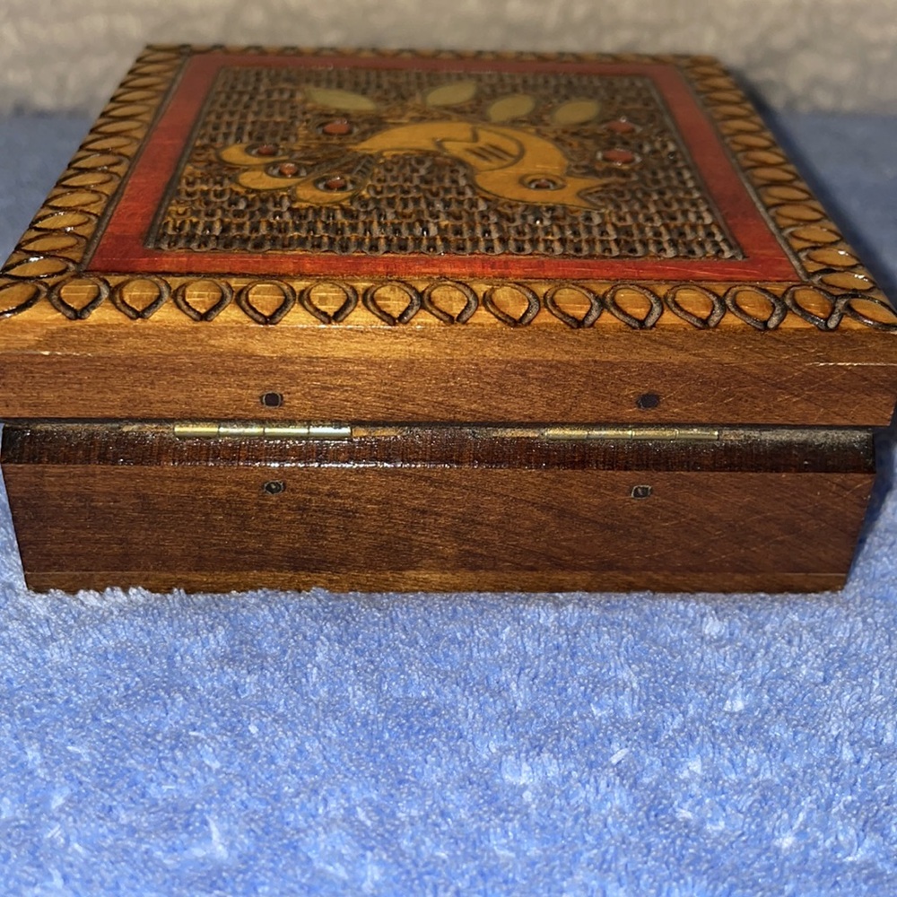 Vintage 1950’s Hand Carved Wood Bird Design Trinket Box. - Picture 7 of 8